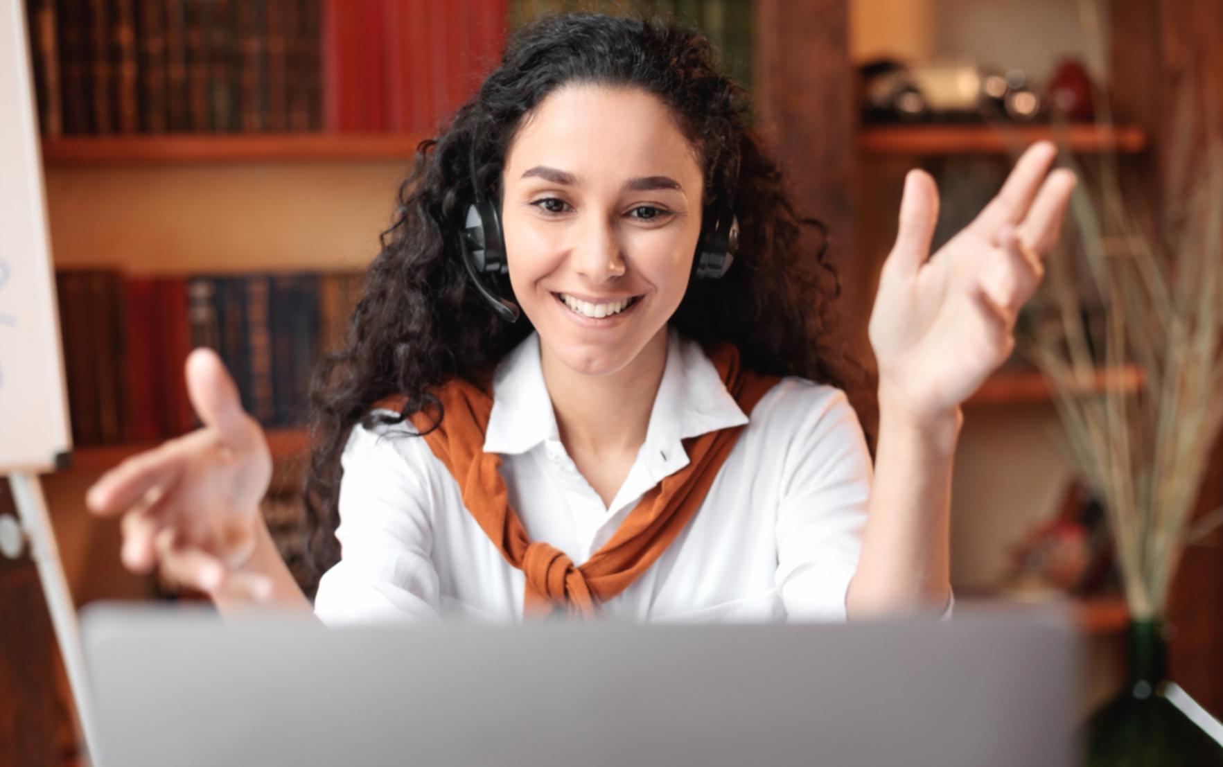 Spreadsheet met budgetvergelijking tussen twee methodes op een werkbureau
